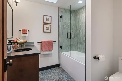 11213 Arroyo Beach Place SW Seattle WA 98146