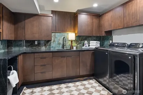 11213 Arroyo Beach Place SW Seattle WA 98146