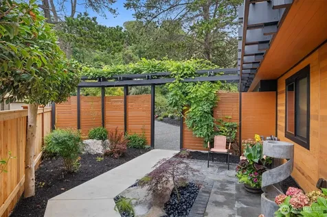 11213 Arroyo Beach Place SW Seattle WA 98146