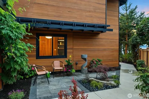 11213 Arroyo Beach Place SW Seattle WA 98146