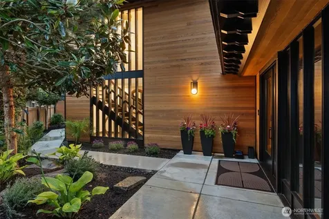 11213 Arroyo Beach Place SW Seattle WA 98146