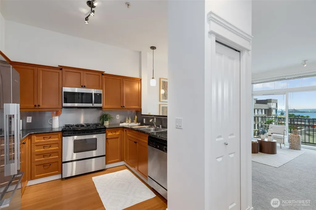 530 4th Avenue W Seattle WA 98119