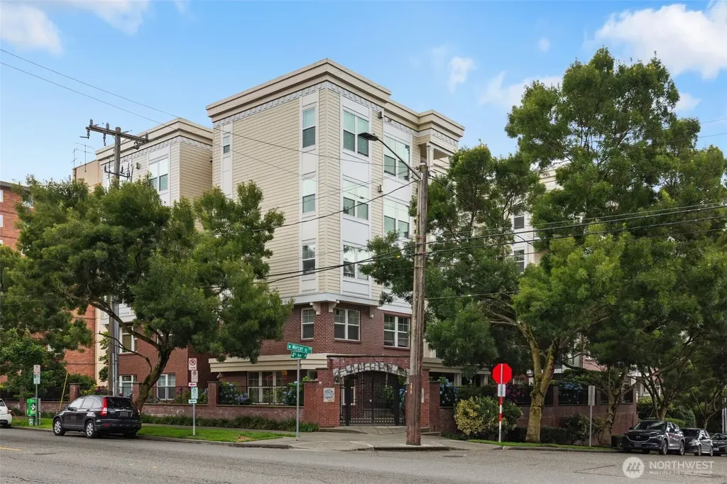 530 4th Avenue W Seattle WA 98119