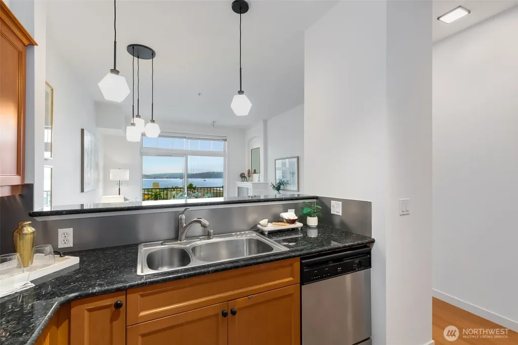 530 4th Avenue W Seattle WA 98119