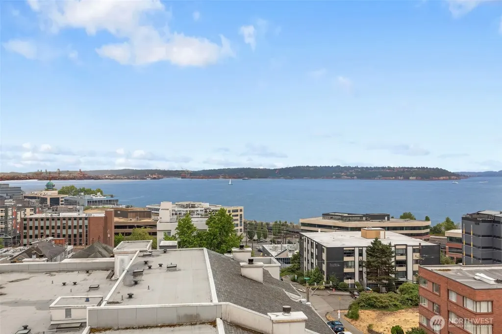 530 4th Avenue W Seattle WA 98119