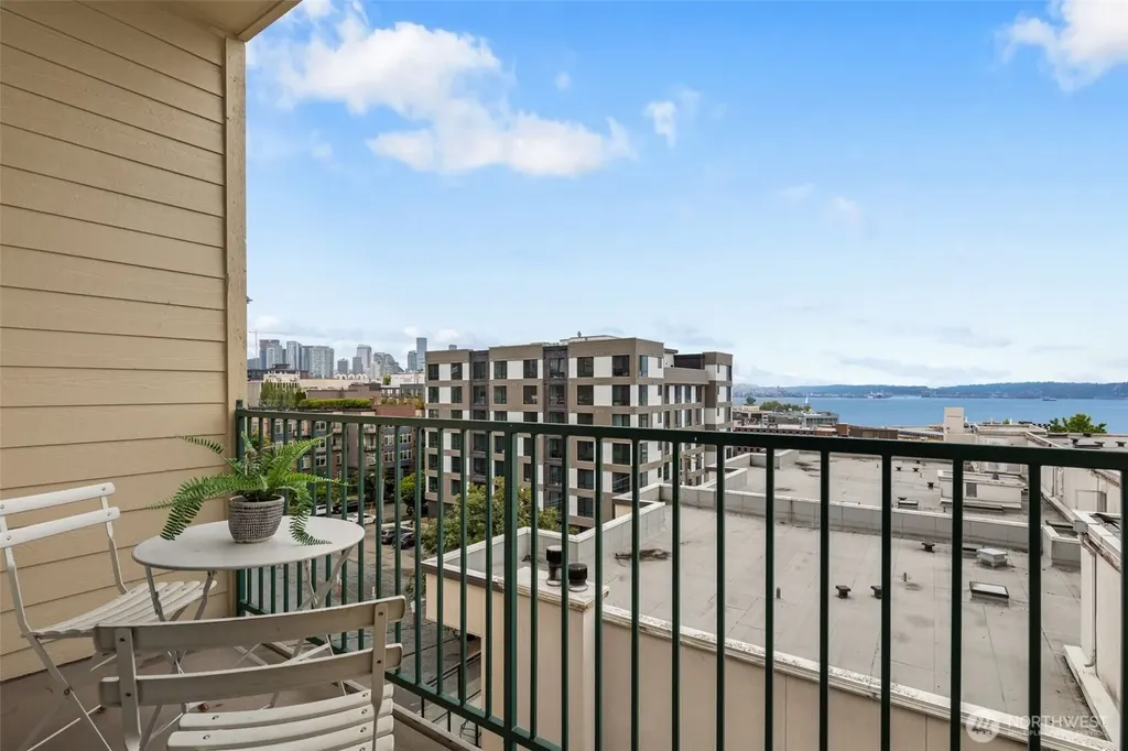 530 4th Avenue W Seattle WA 98119