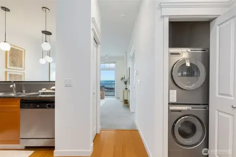 530 4th Avenue W Seattle WA 98119