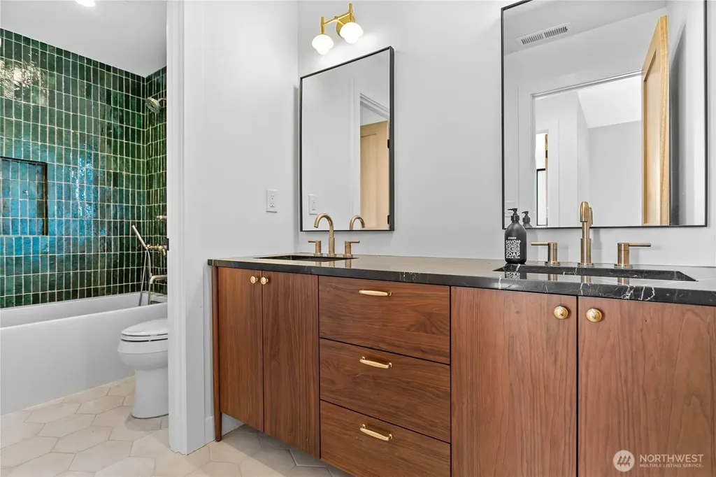 3251 Blanchard Knob Trail Burlington WA 98233