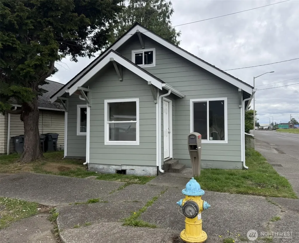 619 27th Street Hoquiam WA 98550