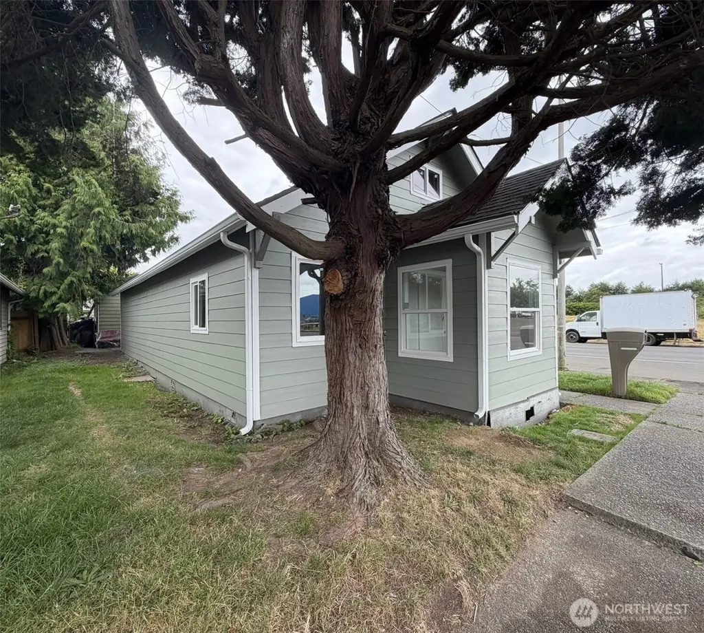 619 27th Street Hoquiam WA 98550