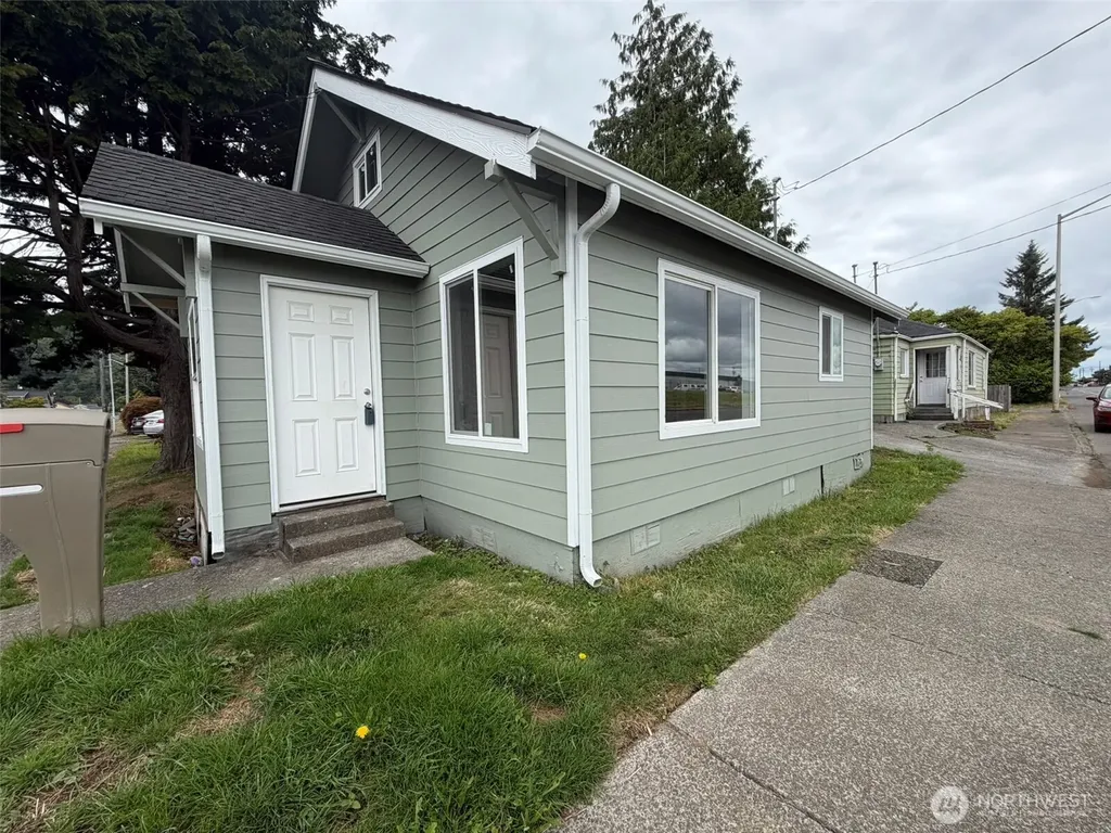 619 27th Street Hoquiam WA 98550