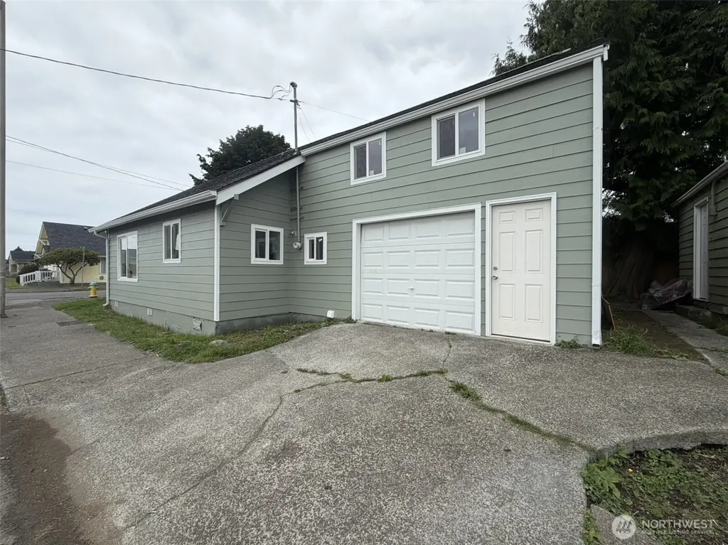 619 27th Street Hoquiam WA 98550