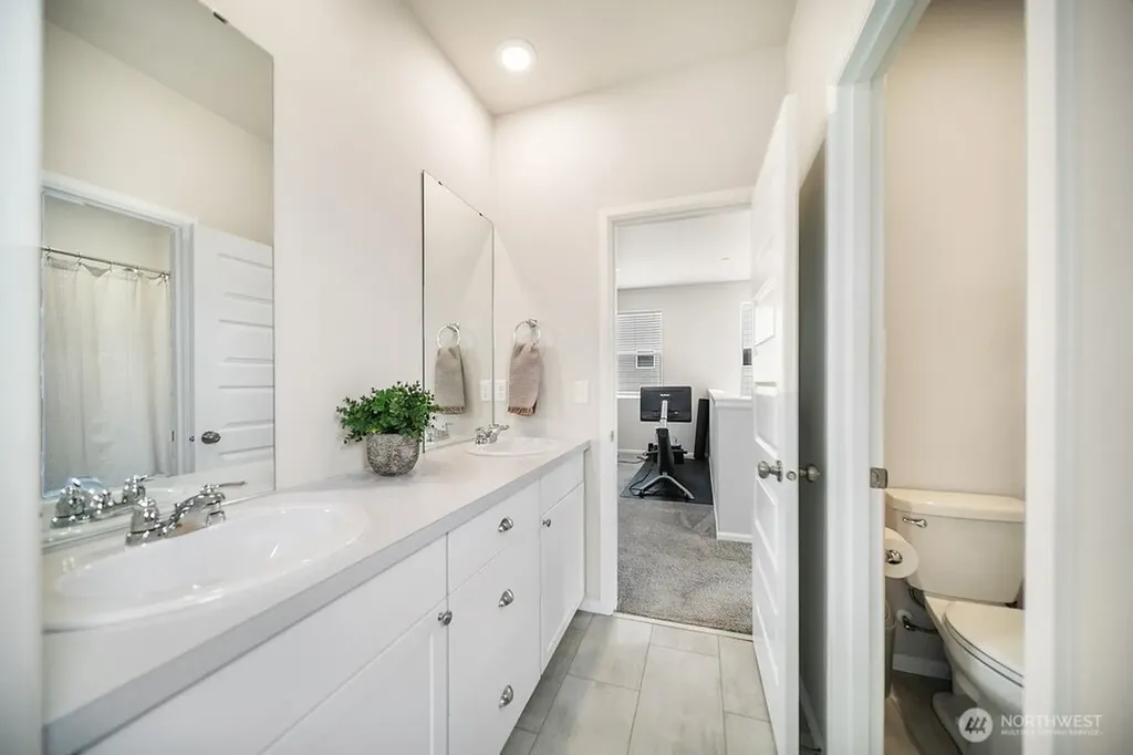 1235 Panoramic Loop Bremerton WA 98312