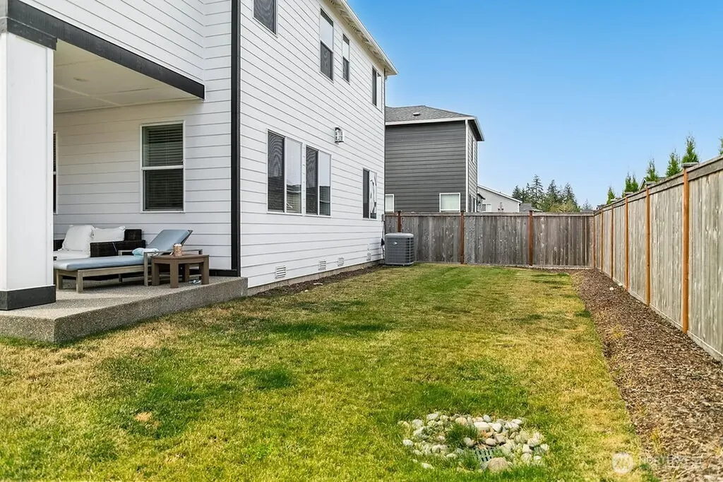 1235 Panoramic Loop Bremerton WA 98312