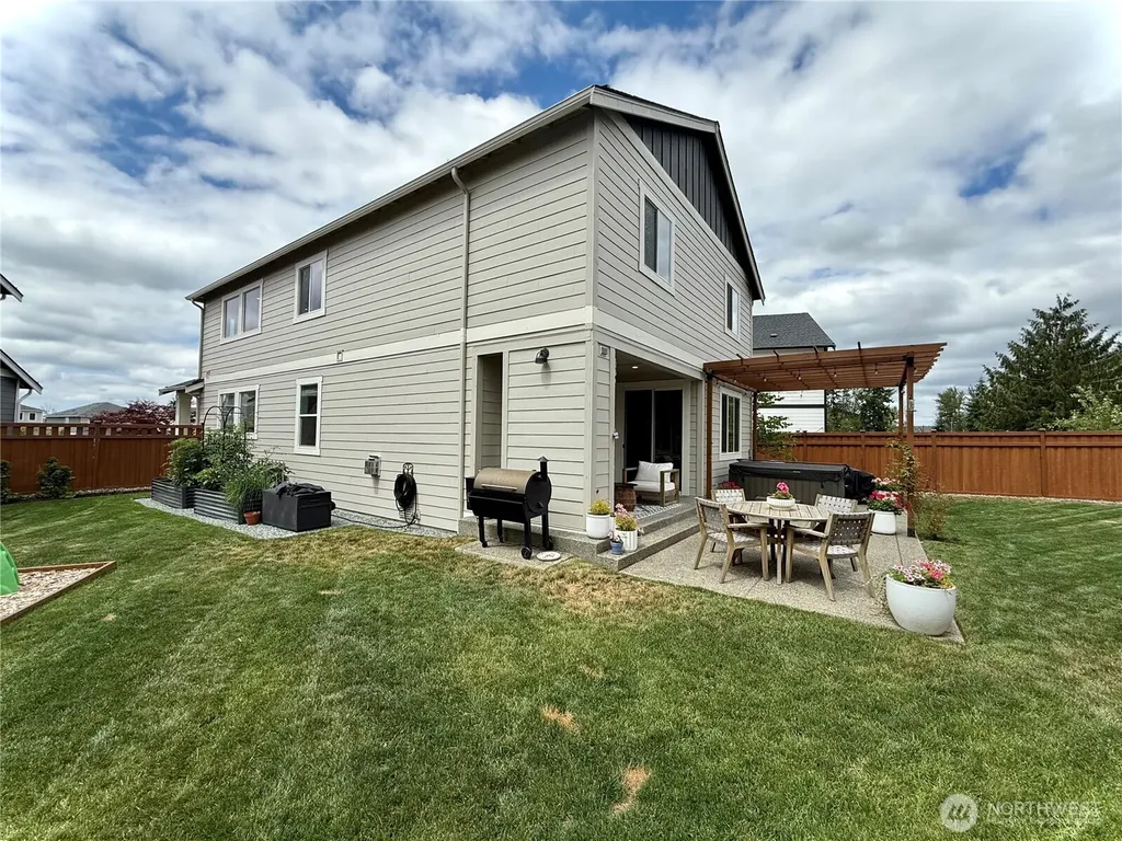 14979 Olympic Loop E Bonney Lake WA 98391