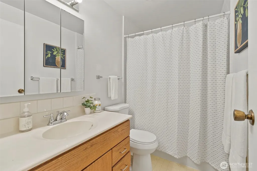 25312 45th Avenue S Kent WA 98032