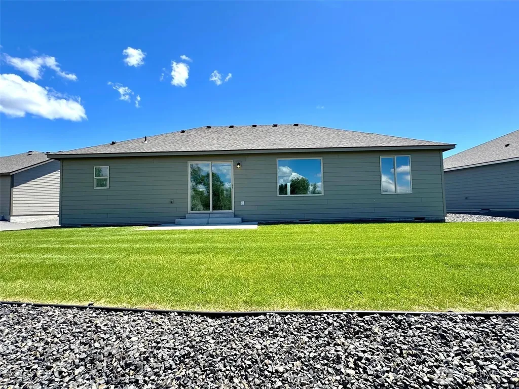 308 N Sandy Loop Moses Lake WA 98837