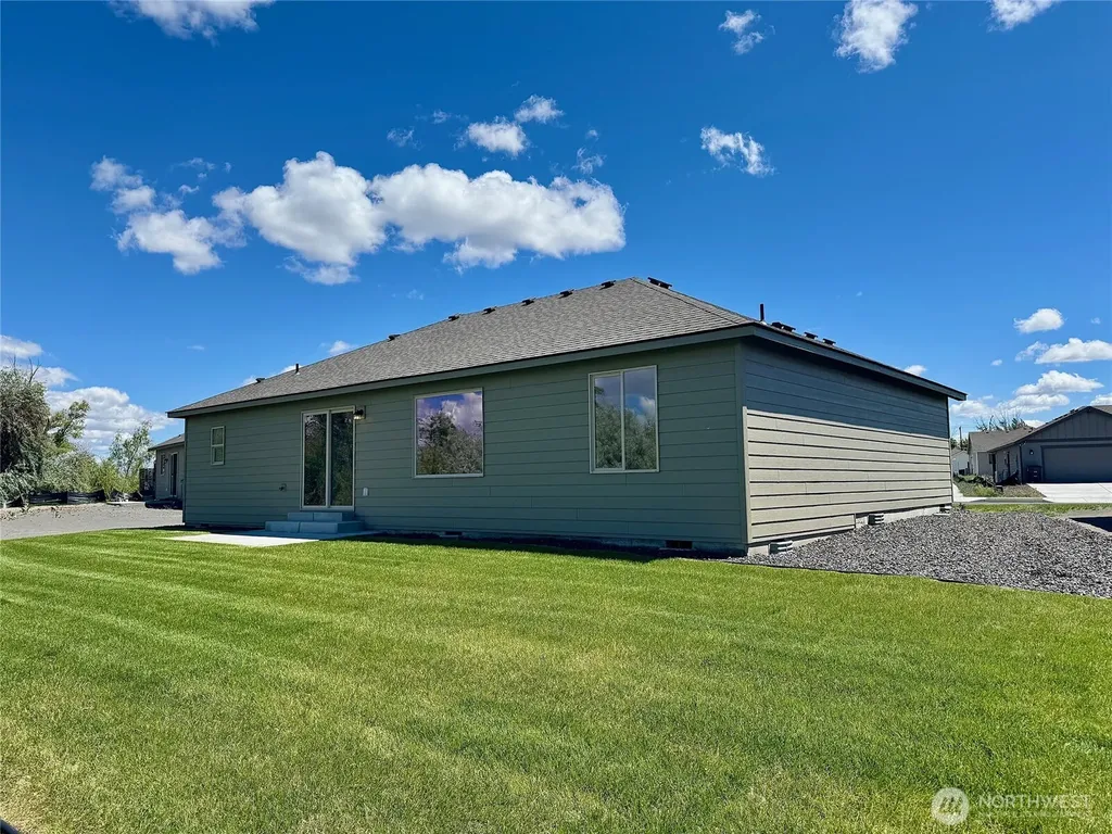 308 N Sandy Loop Moses Lake WA 98837
