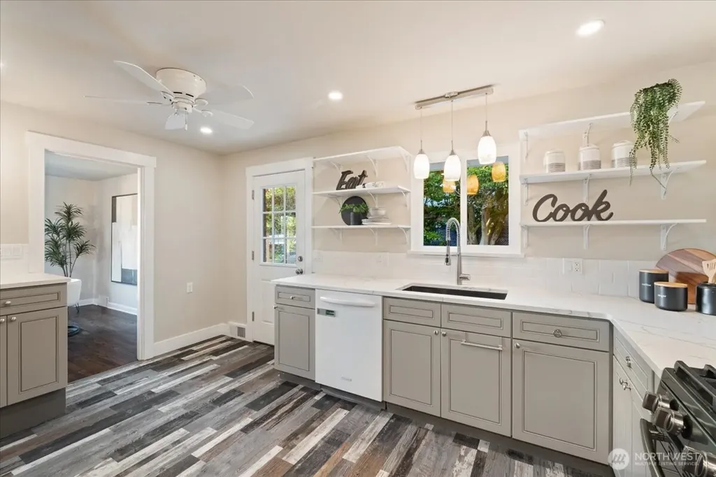 15705 84th Avenue NE Kenmore WA 98028