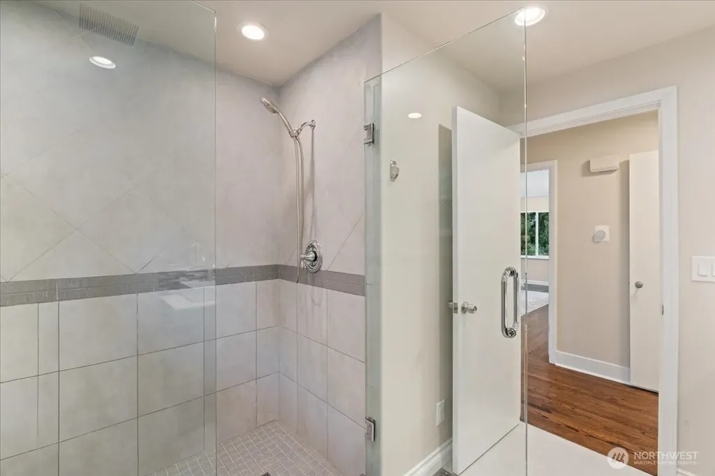 15705 84th Avenue NE Kenmore WA 98028