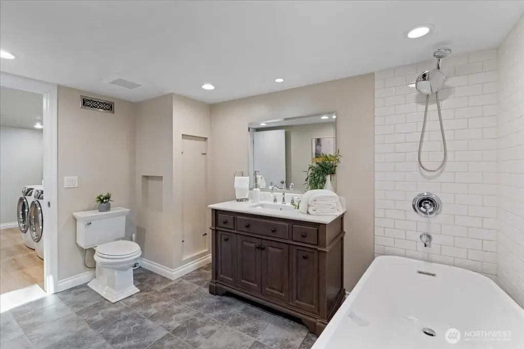 15705 84th Avenue NE Kenmore WA 98028