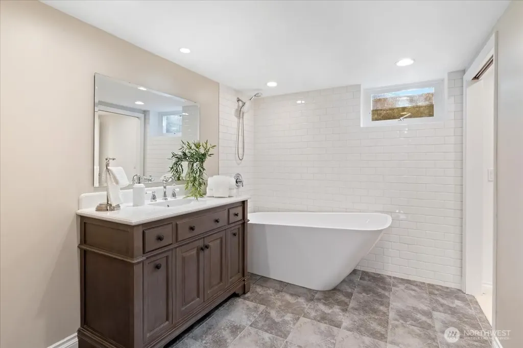 15705 84th Avenue NE Kenmore WA 98028
