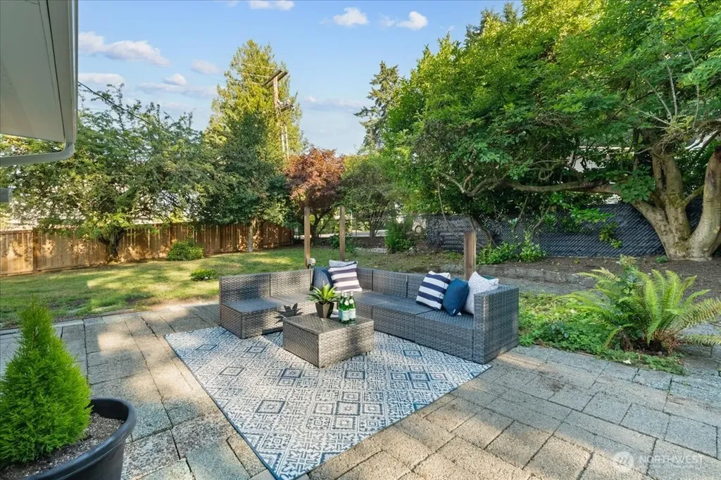 15705 84th Avenue NE Kenmore WA 98028