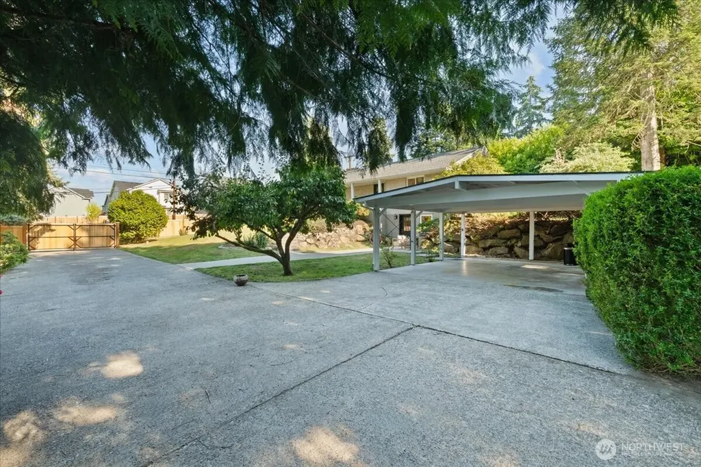 15705 84th Avenue NE Kenmore WA 98028