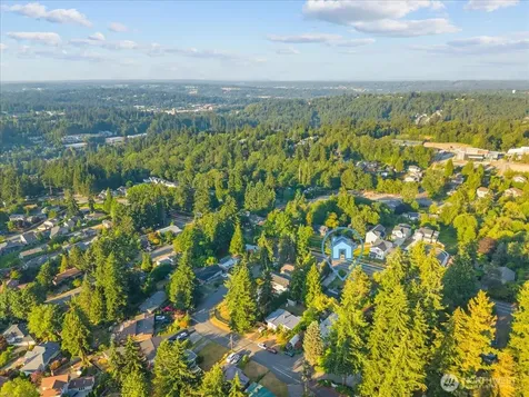 15705 84th Avenue NE Kenmore WA 98028