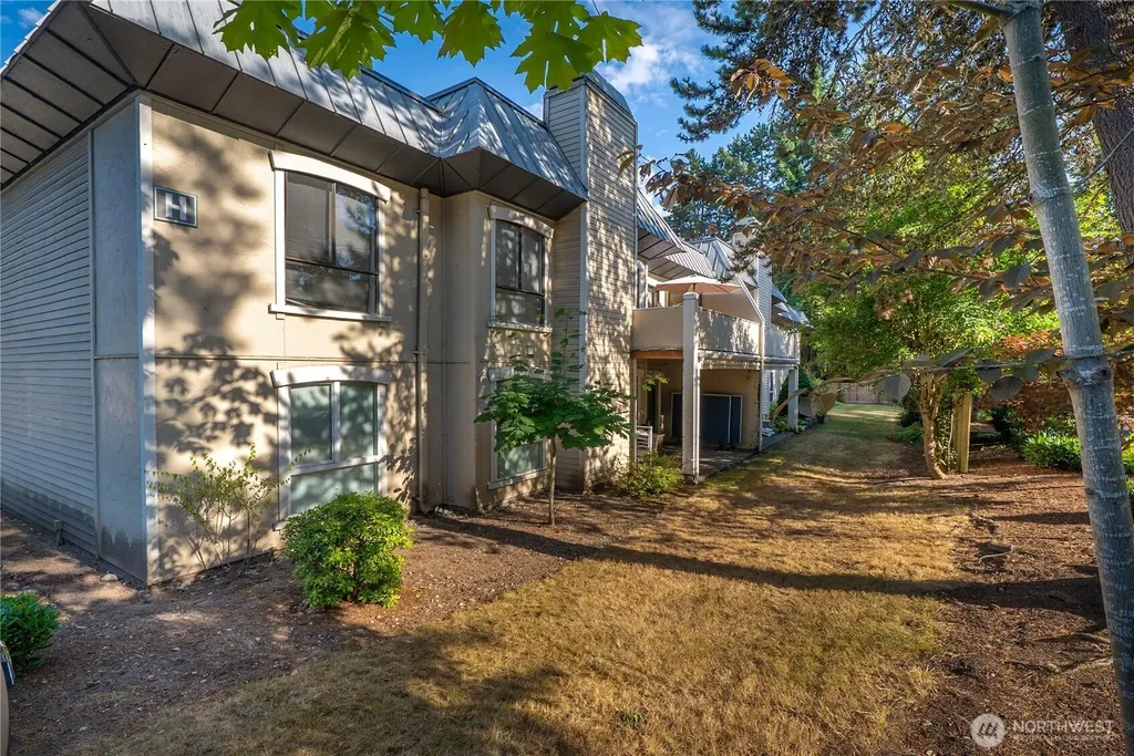 10221 NE 16th Street Bellevue WA 98004