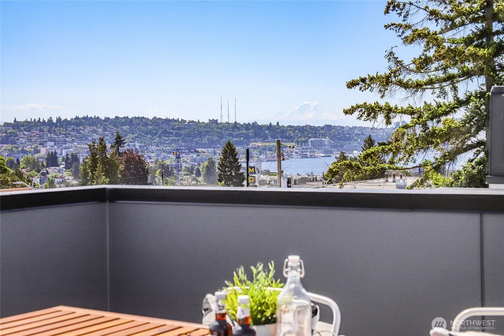 4222 Linden Avenue N Seattle WA 98103
