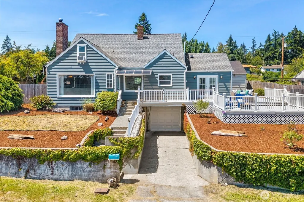 2425 N Wycoff Avenue Bremerton WA 98312