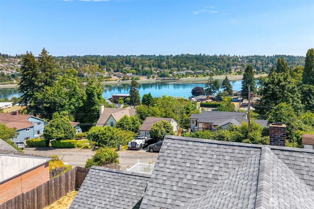 2425 N Wycoff Avenue Bremerton WA 98312