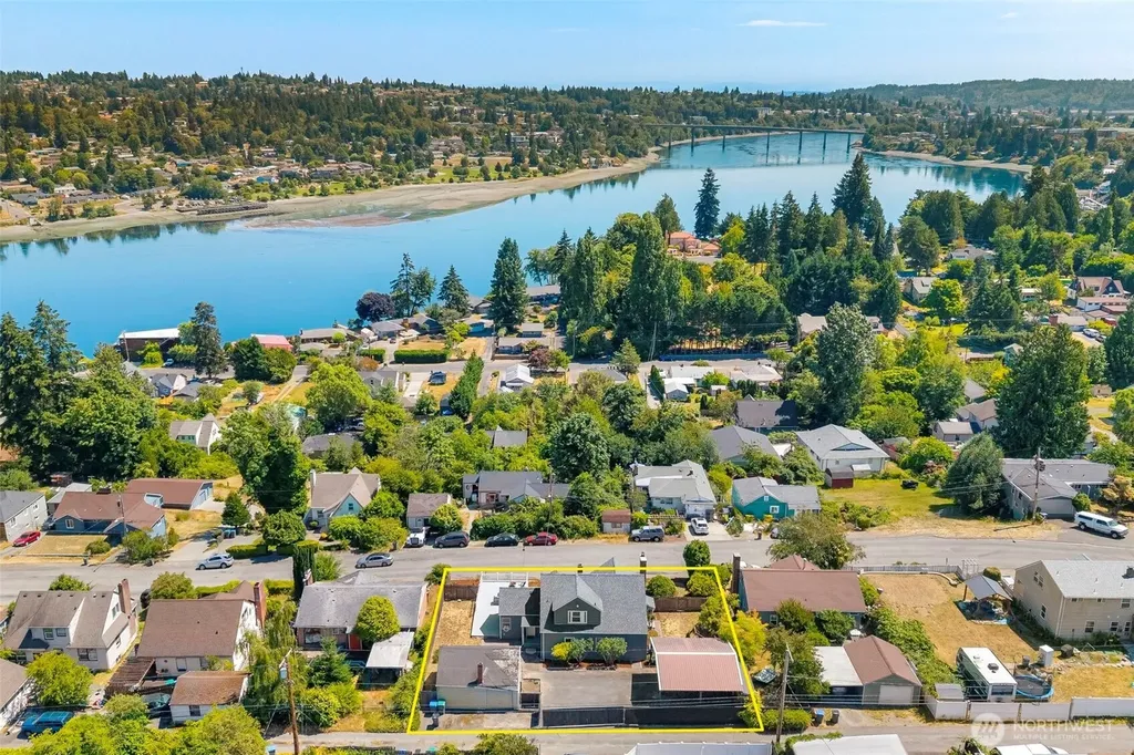 2425 N Wycoff Avenue Bremerton WA 98312