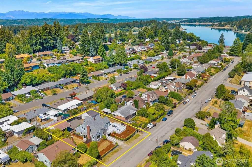 2425 N Wycoff Avenue Bremerton WA 98312