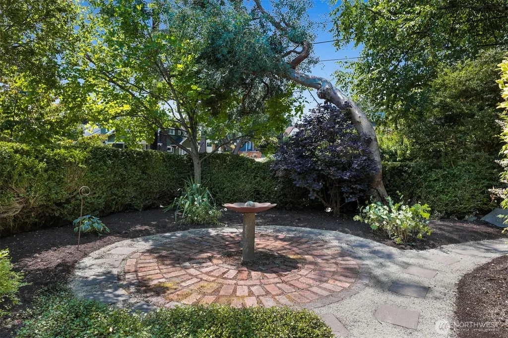 2202 N 41st Street Seattle WA 98103