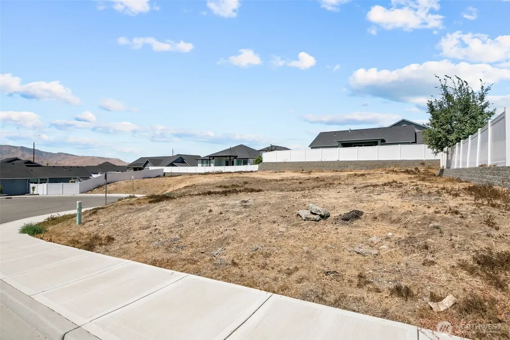 2571 Paisley Street SE East Wenatchee WA 98802