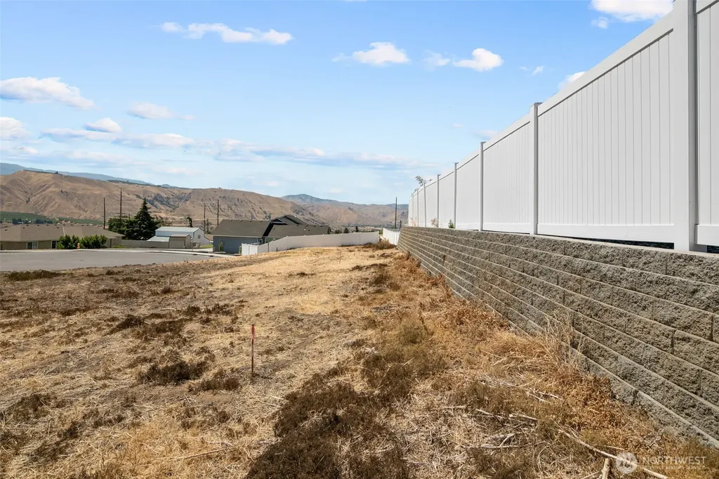 2571 Paisley Street SE East Wenatchee WA 98802
