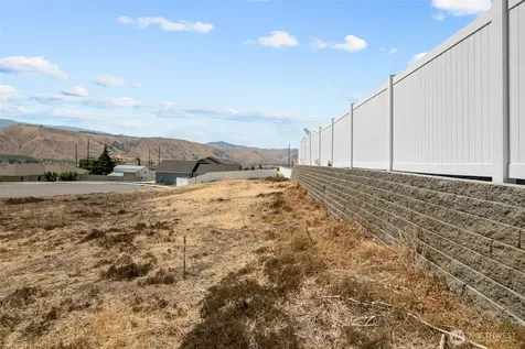 2571 Paisley Street SE East Wenatchee WA 98802