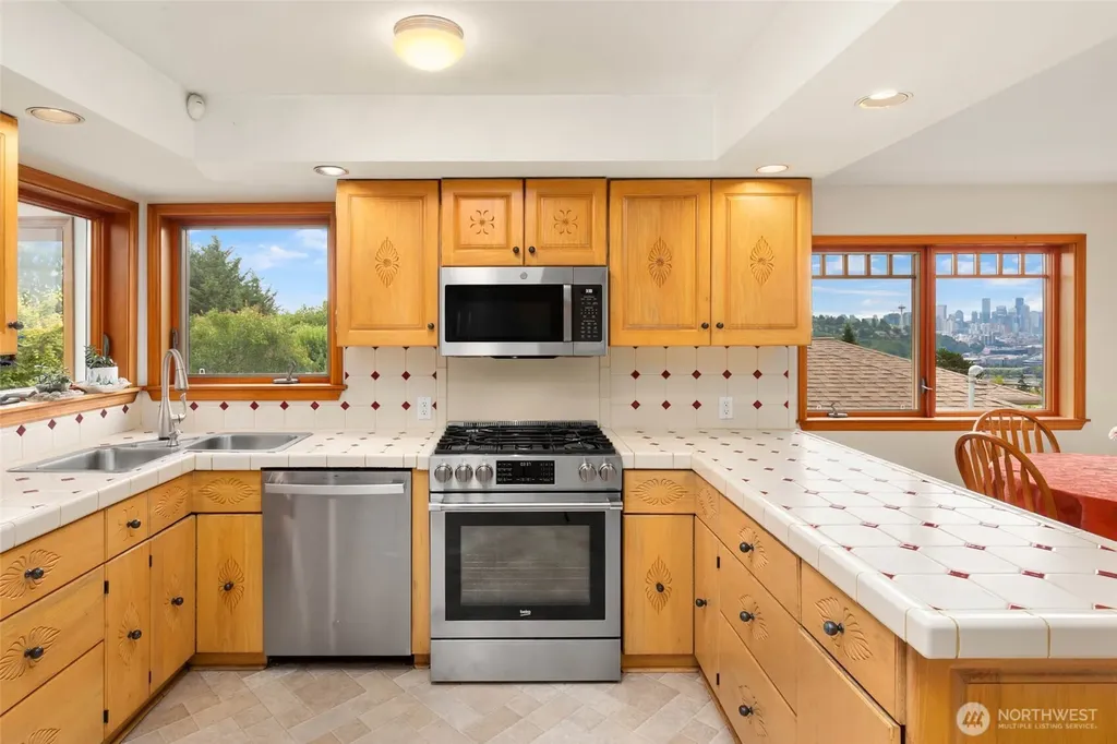 2626 W Boston Street Seattle WA 98199