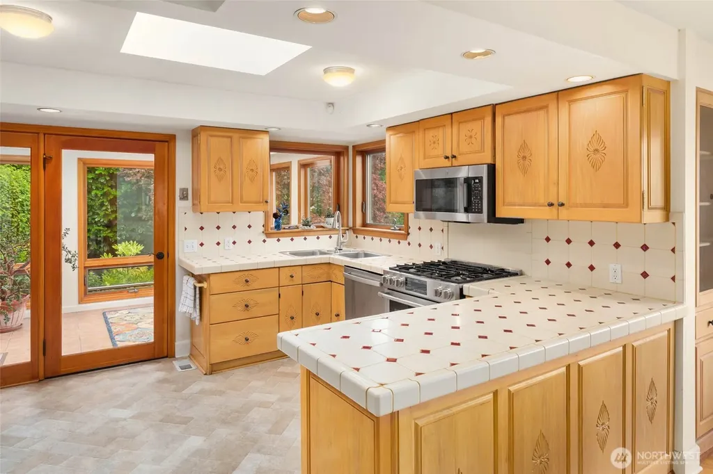 2626 W Boston Street Seattle WA 98199
