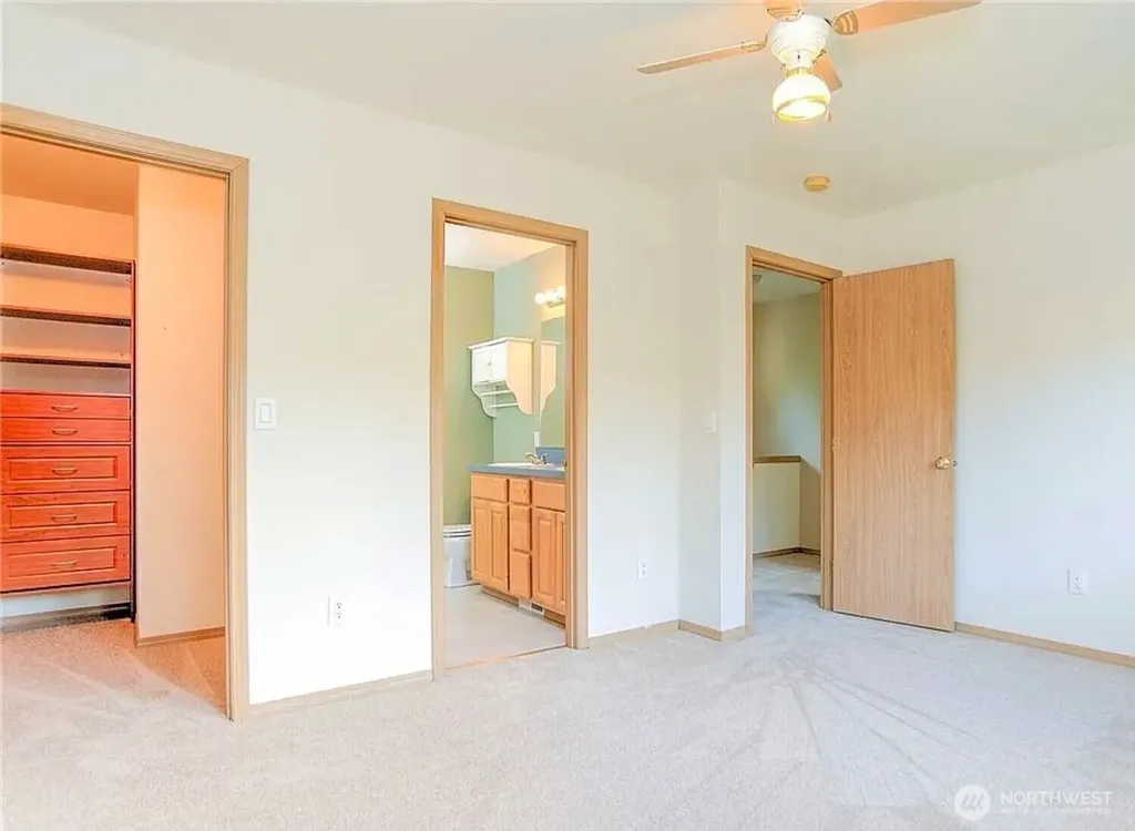 9124 Lewis NE Lacey WA 98516