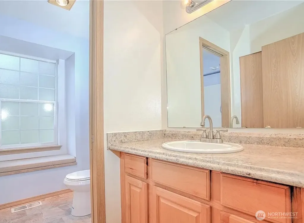 9124 Lewis NE Lacey WA 98516