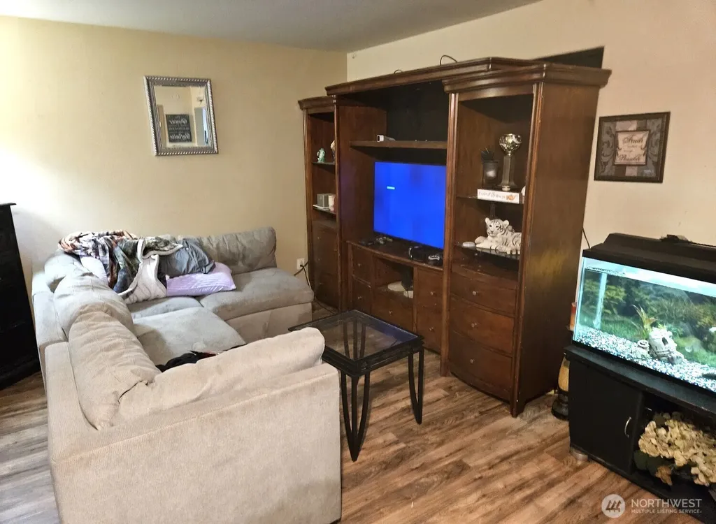9124 Lewis NE Lacey WA 98516