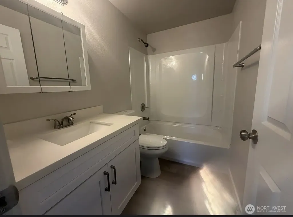 404 S Division Lane Tacoma WA 98418