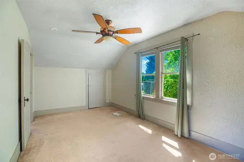 5609 318th Avenue NE Carnation WA 98014