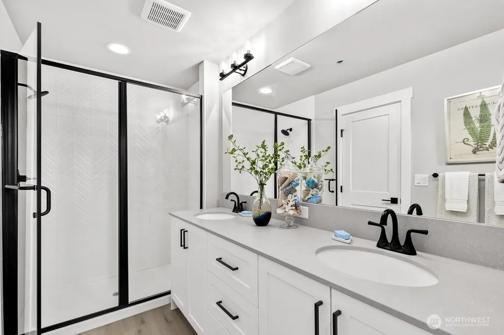 20114 10th Avenue W Lynnwood WA 98087