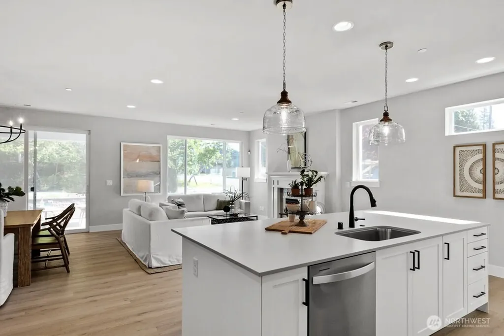 20114 10th Avenue W Lynnwood WA 98087