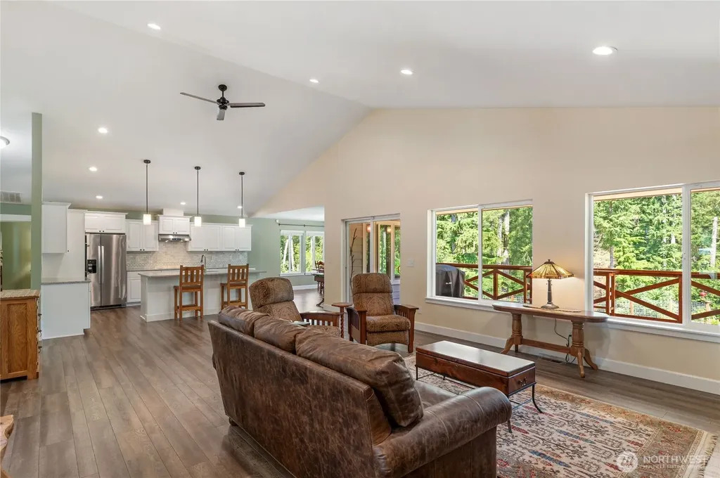13642 NW Red Maple Way Bremerton WA 98312
