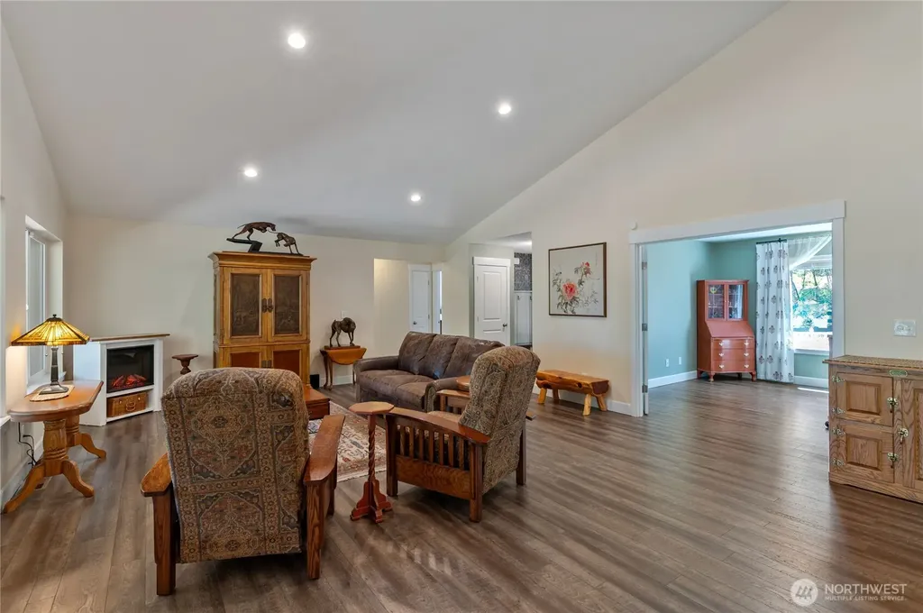 13642 NW Red Maple Way Bremerton WA 98312